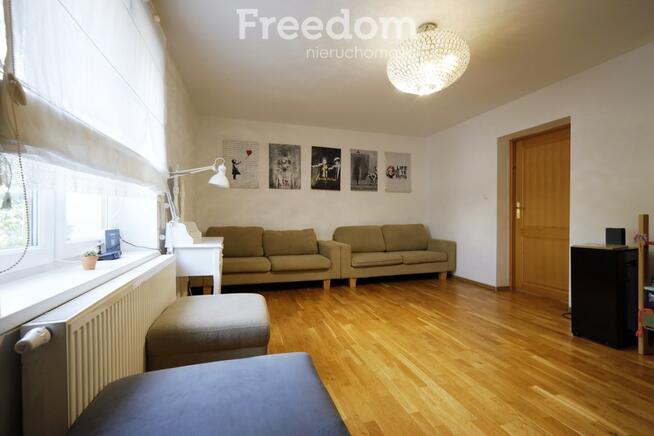 Dom po generalnym remoncie, graniczący z lasem