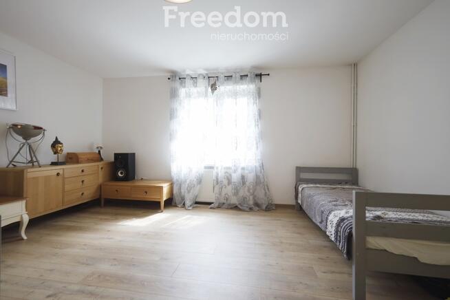 Dom po generalnym remoncie, graniczący z lasem