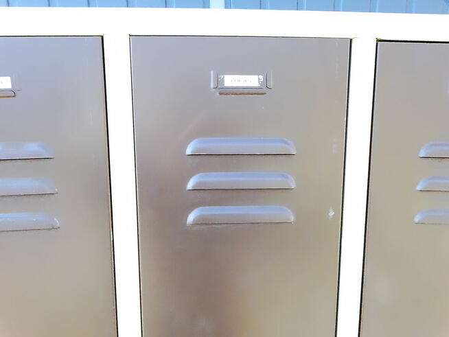 Szafa Metalowa z półkami na nogach 190x120x50 cm