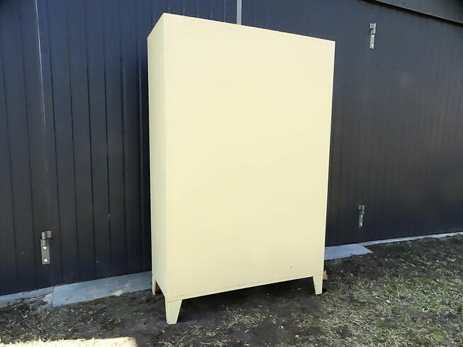 Szafa Metalowa z półkami na nogach 190x120x50 cm