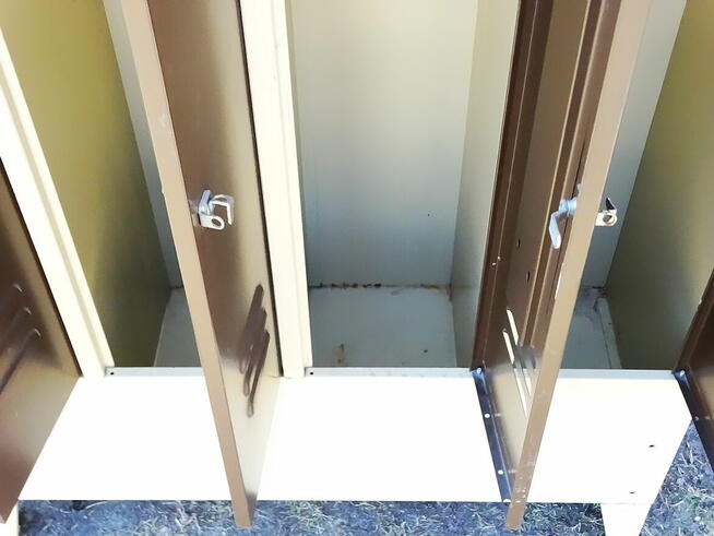 Szafa Metalowa z półkami na nogach 190x120x50 cm