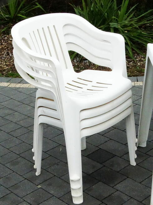 Zestaw mebli ogrodowych stolik + cztery krzesła cena za komp