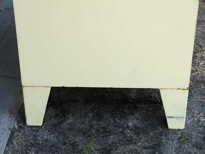 Szafa Metalowa z półkami na nogach 190x120x50 cm