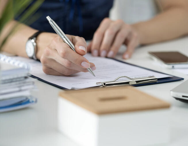 SZUKAM PRACY: specjalista ds. administracyjnych