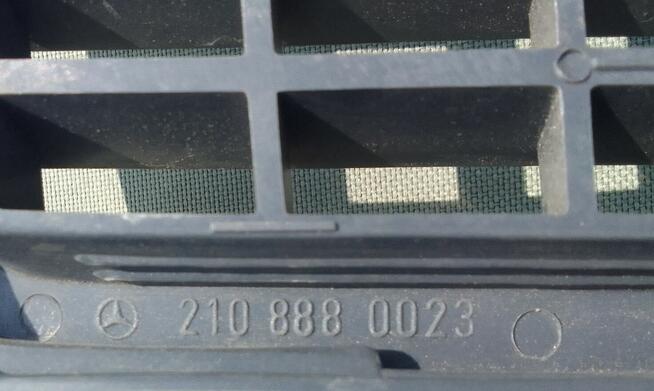 ATRAPA chłodnic GRILL Mercedes W210 E (1995-2002) 2108880023