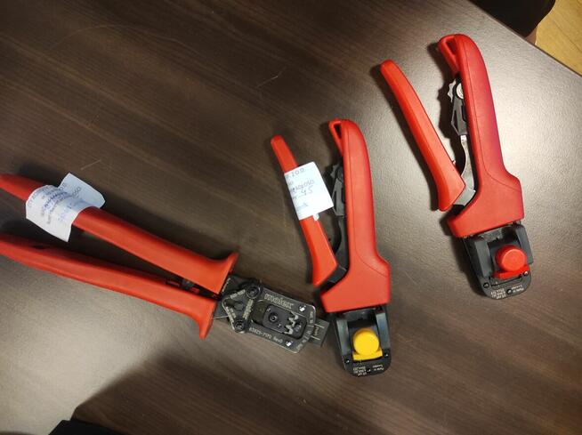 Syndyk sprzeda przedmioty z pakietu narzędzia i montaż