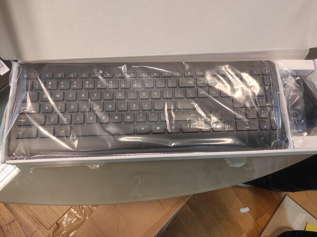 Syndyk sprzeda monitory i akcesoria