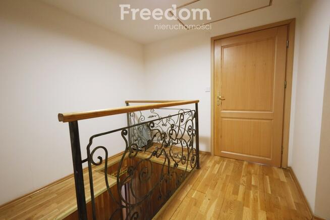 Dom po generalnym remoncie, graniczący z lasem