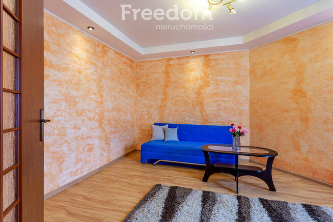 Na sprzedaż 3 pokojowe mieszkanie w centrum.