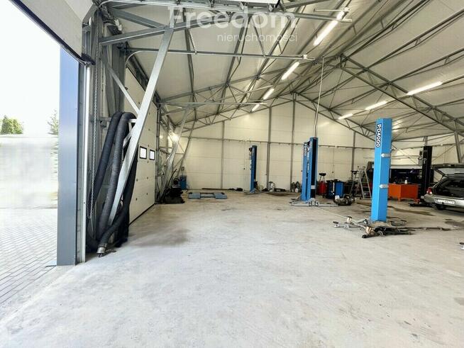 Kompleks komercyjny z halą i nowoczesnym biurowcem