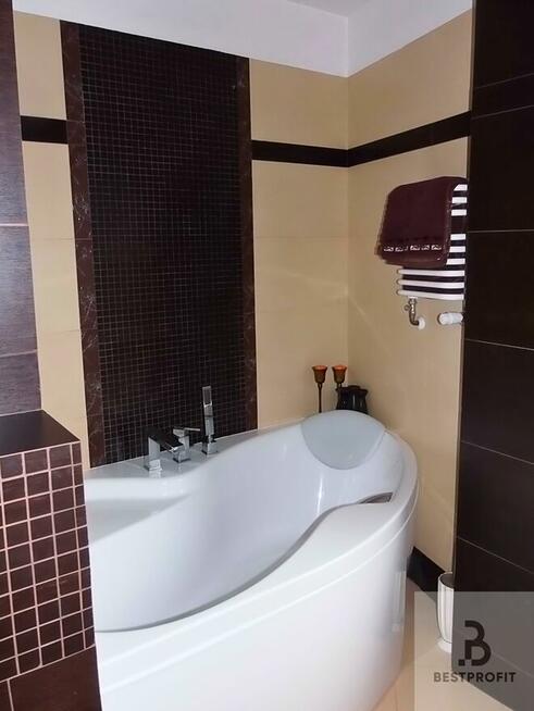 Dom Kobylnica, Główna