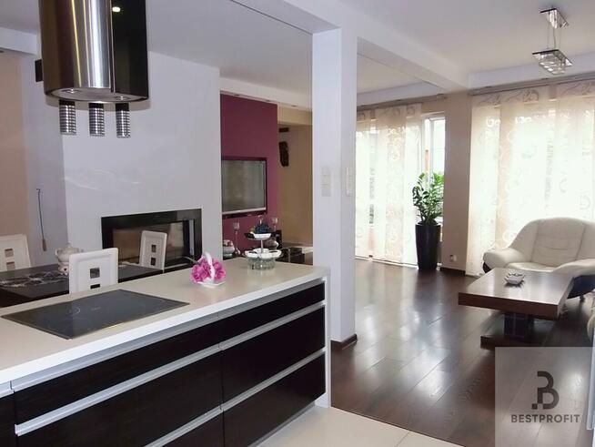 Dom Kobylnica, Główna