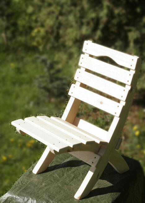 Krzesło drewniane rozkładane. Wygodne i praktyczne