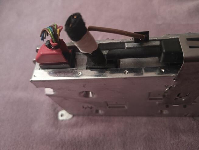 WZMACNIACZ GŁOŚNIKÓW AUDIO AUDI A4 8T0035462