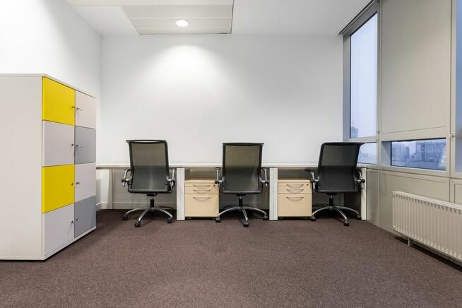 Przestrzeń do pracy dla 3-4 osób w Regus Skylight