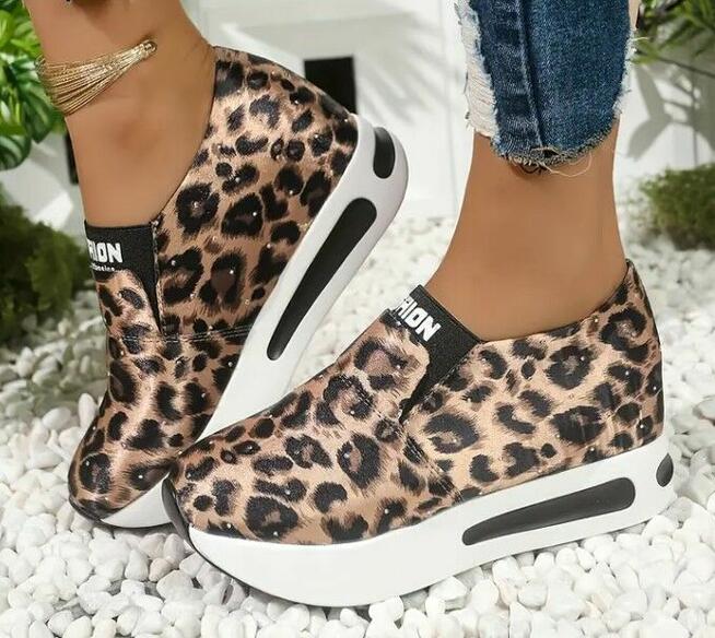 Nowe buty z wzorem Lamparcim (slipony)