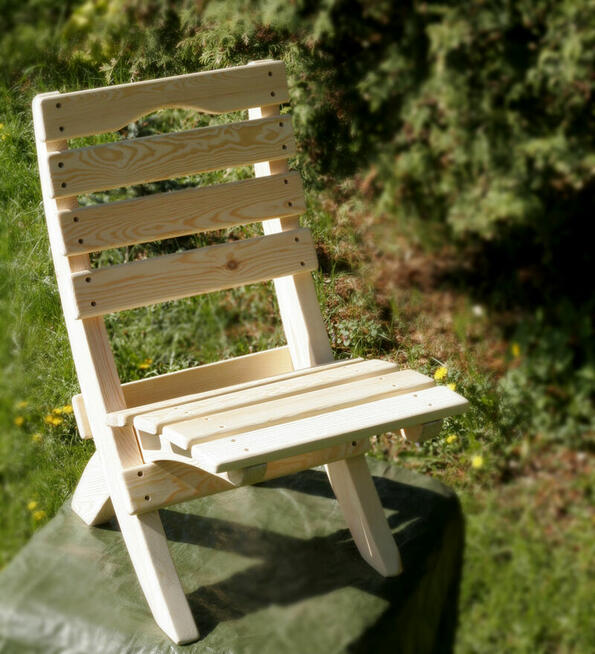 Krzesło drewniane rozkładane. Wygodne i praktyczne