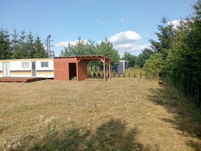 Działka rekreacyjna nad jeziorem z domkiem