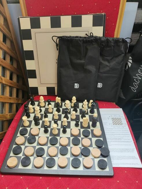 Zestaw do gry w szachy, warcaby i kółko i krzyżyk 3 w 1