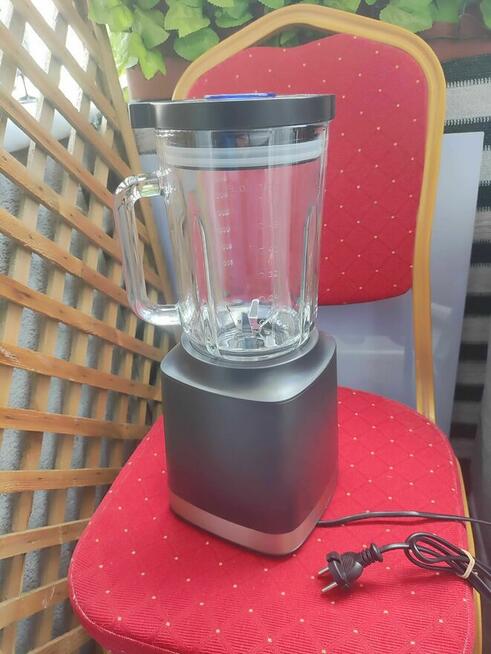Blender Kielichowy Stołowy 1800W Black Decker BXJB1800E nóż