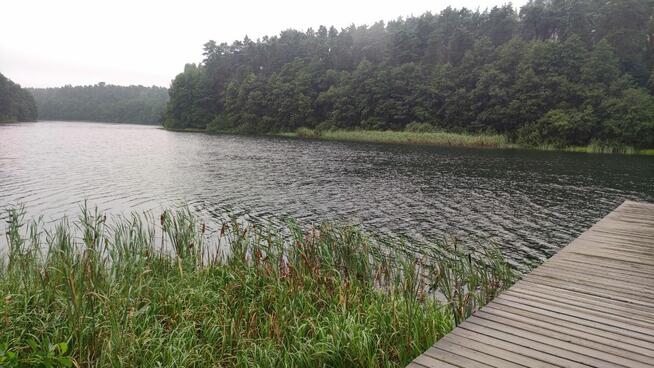 Działka rekreacyjna nad jeziorem z domkiem
