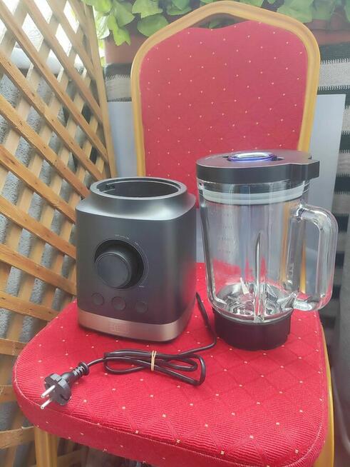 Blender Kielichowy Stołowy 1800W Black Decker BXJB1800E nóż