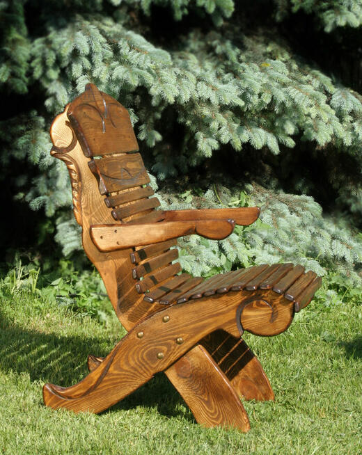 Ławka drewniana zdobiona, wygodnie profilowana