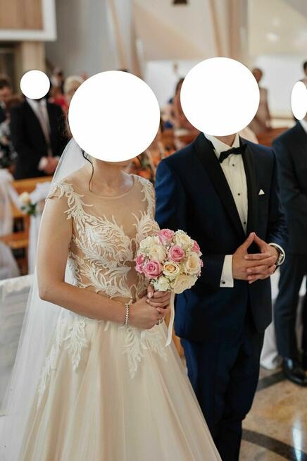 suknia ślubna z halką i welonem