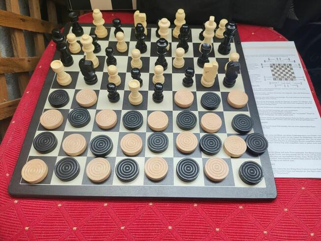 Zestaw do gry w szachy, warcaby i kółko i krzyżyk 3 w 1