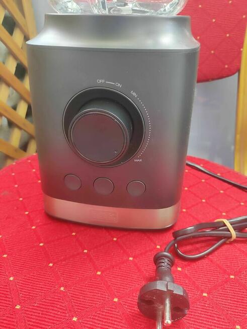 Blender Kielichowy Stołowy 1800W Black Decker BXJB1800E nóż