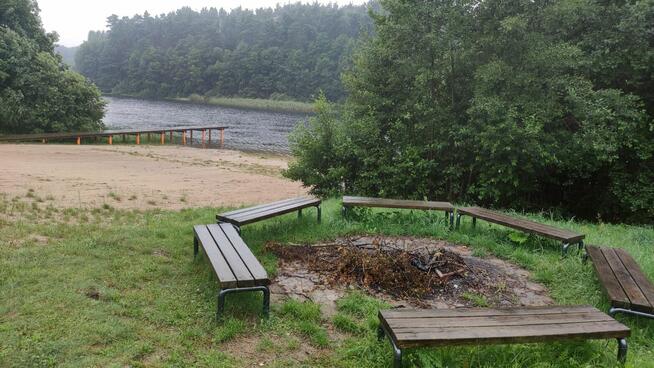 Działka rekreacyjna nad jeziorem z domkiem
