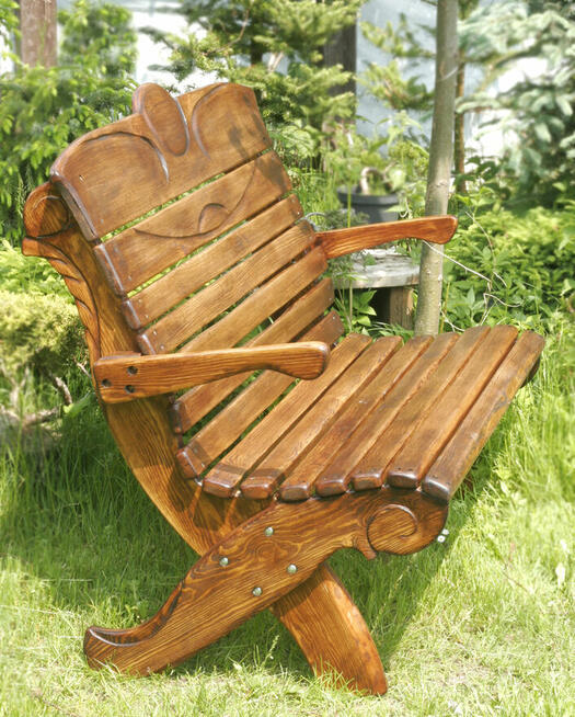 Ławka drewniana zdobiona, wygodnie profilowana