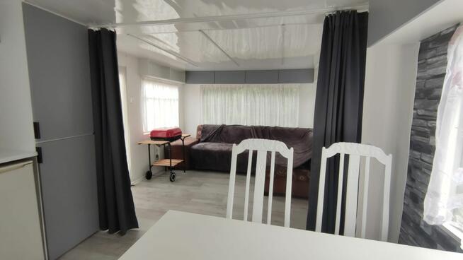 Działka rekreacyjna nad jeziorem z domkiem