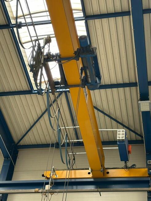 szt.8 suwnice 8 T - 21900 mm.