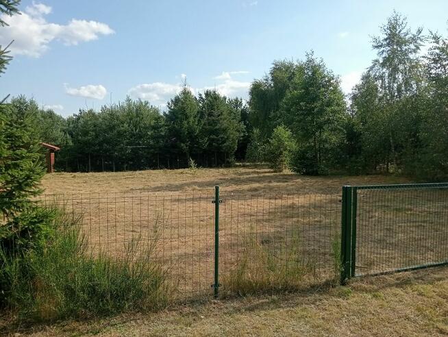 Działka rekreacyjna nad jeziorem z domkiem