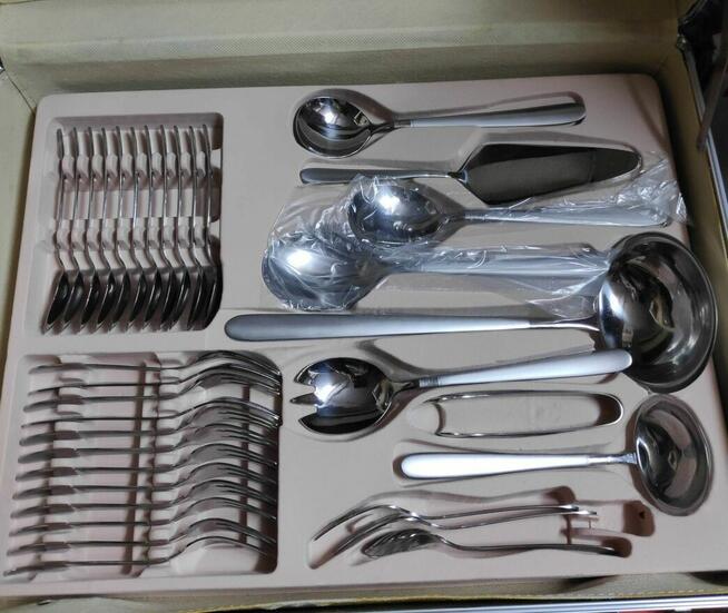 Sztućce Hoffner satyna 72 el w walizce gładkie