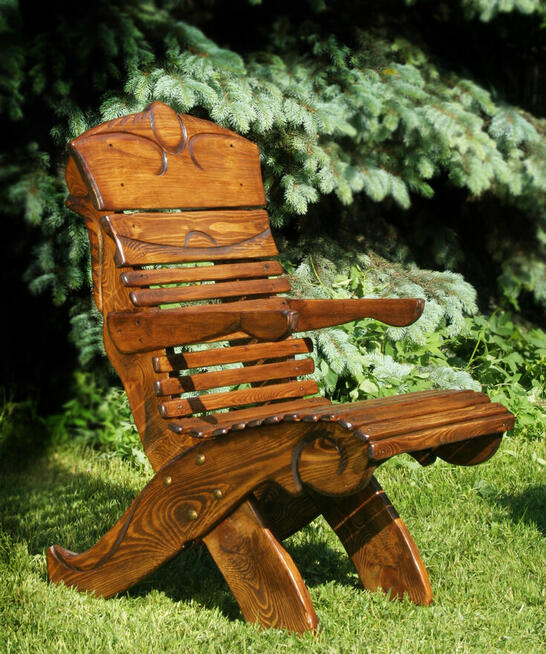 Ławka drewniana zdobiona, wygodnie profilowana