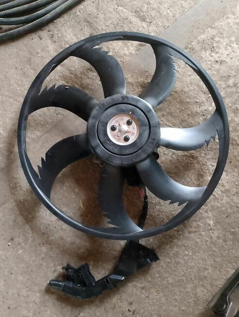 Toyota RAV4 V wentylator tarcza 2,5 Hybryda!