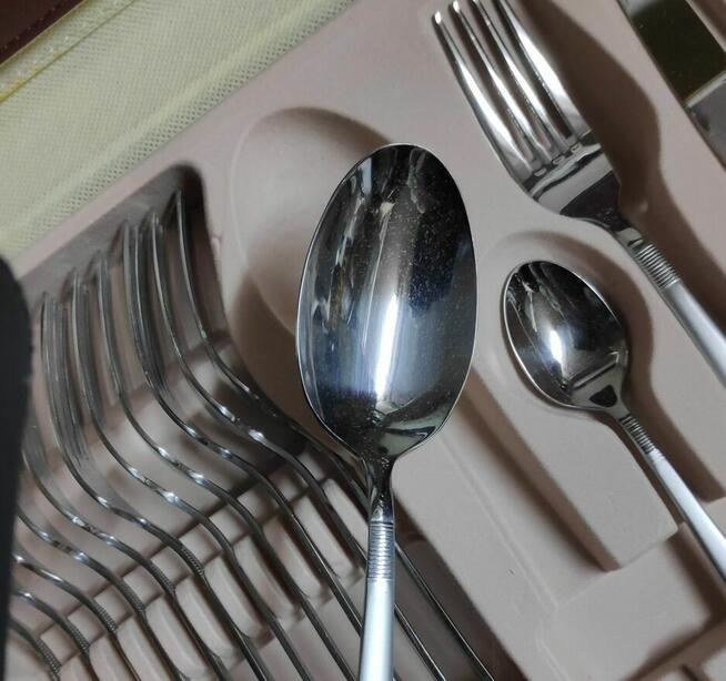 Sztućce Hoffner satyna 72 el w walizce gładkie