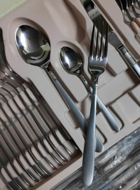 Sztućce Hoffner satyna 72 el w walizce gładkie