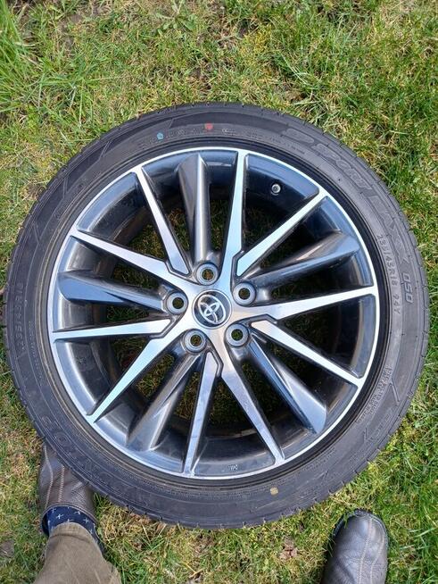 Sprzedam Camry hybrid 2023r