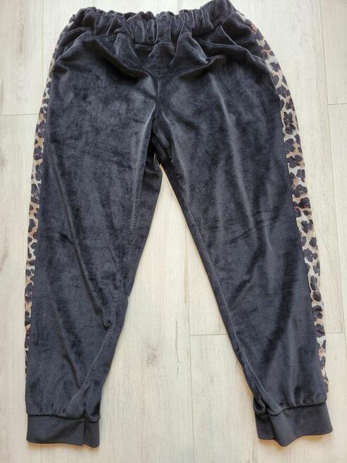 Komplet welurowy z dodatkiem panterki