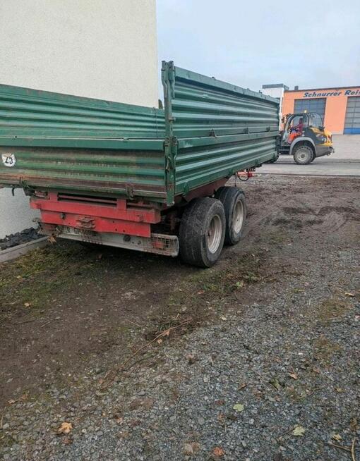 Pozostalosci po przyczepach rolniczych