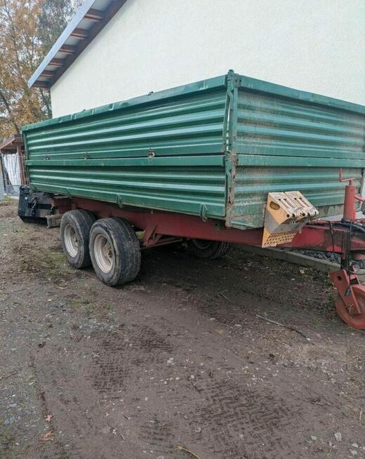 Pozostalosci po przyczepach rolniczych