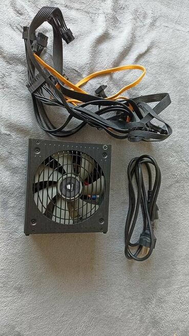 Zasilacz Modularny CORSAIR RM550 + gratisy