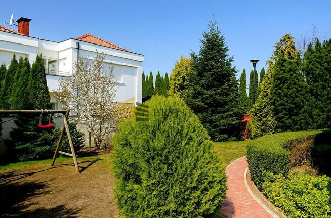 Elegant House & Prestigious Neighborhood