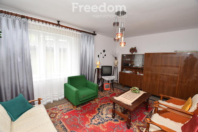 Domek w otoczeniu zieleni, Skomlin