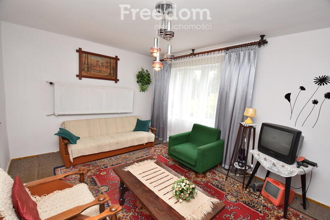 Domek w otoczeniu zieleni, Skomlin