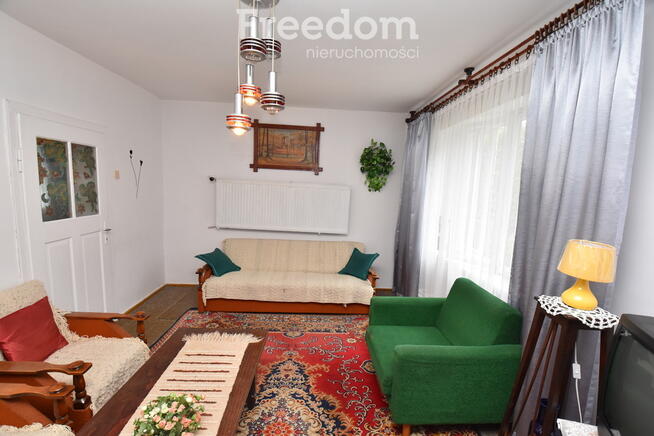 Domek w otoczeniu zieleni, Skomlin