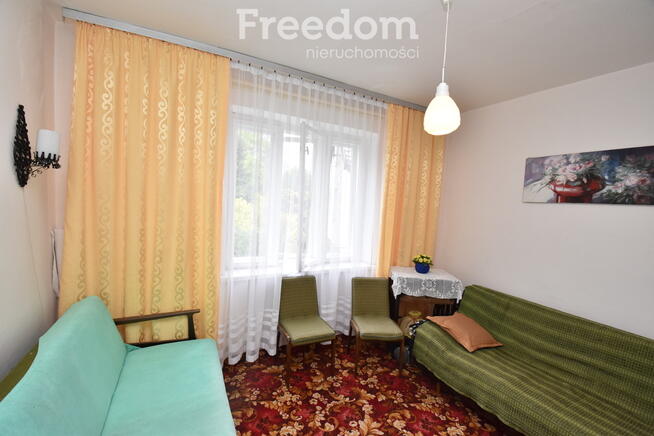 Domek w otoczeniu zieleni, Skomlin